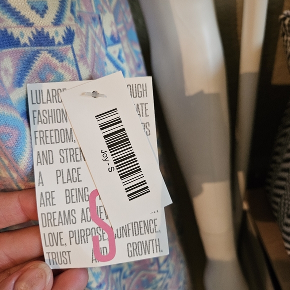 Lularoe Joy sweater material in small NWT - Picture 2 of 5